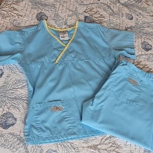 Urbane Scrub Set Sky Blue With Ligjt Yellow Neckline Size Small